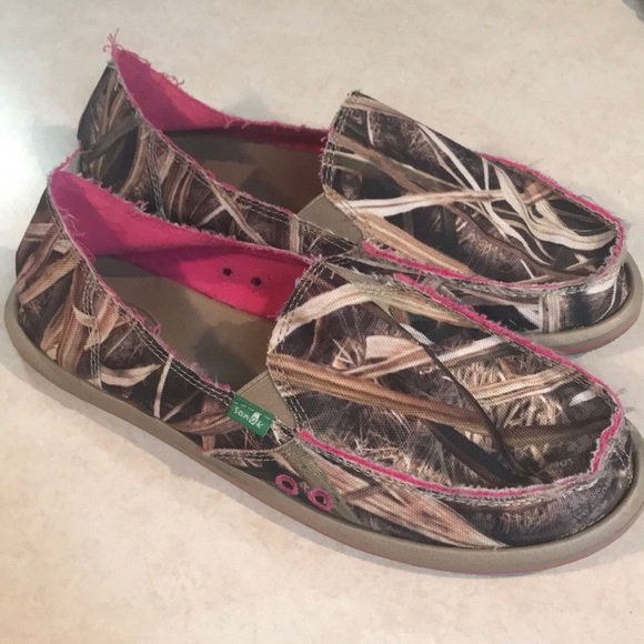 camo sanuks mossy oak